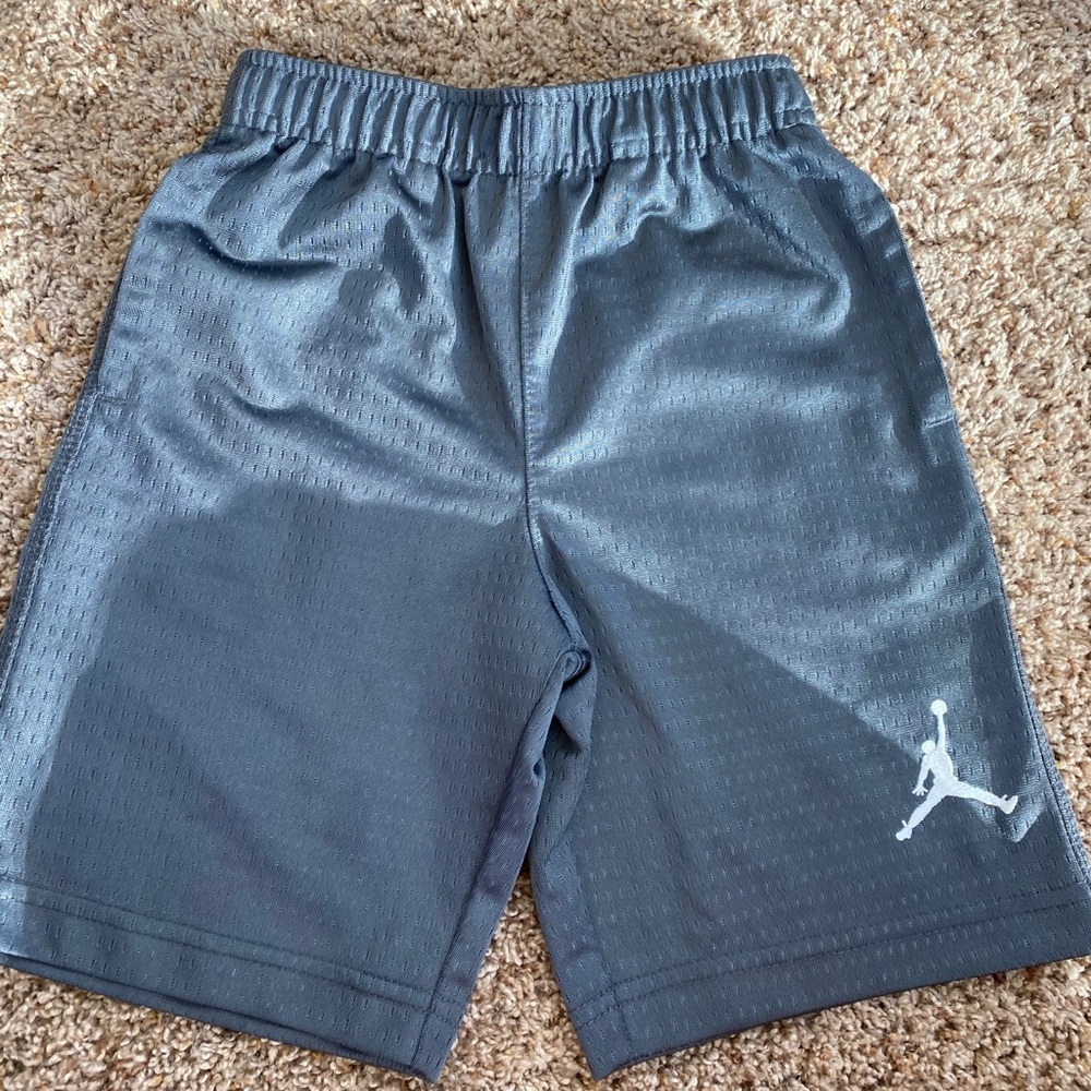 Boys air Jordan grey shorts size 5t